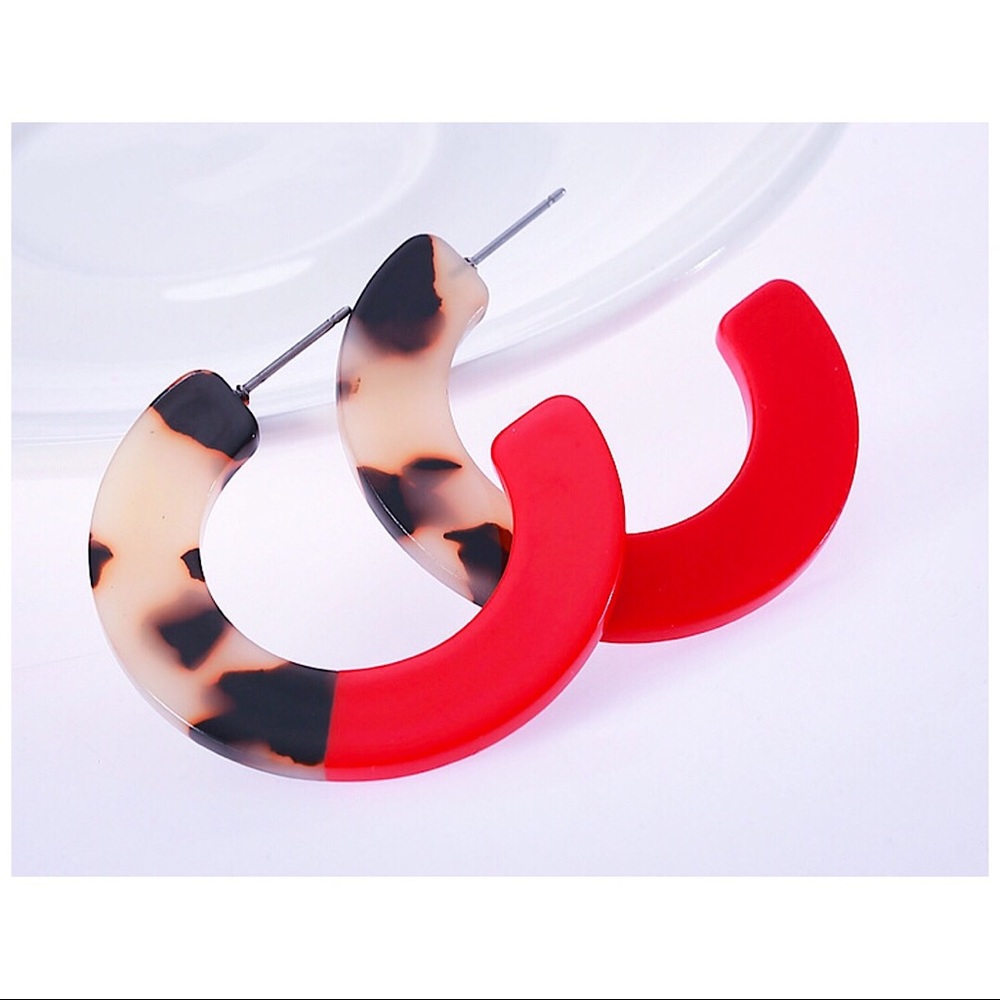 Hoop Earrings Round Flat Brown Red Acrylic NWOT - Picture 2 of 7